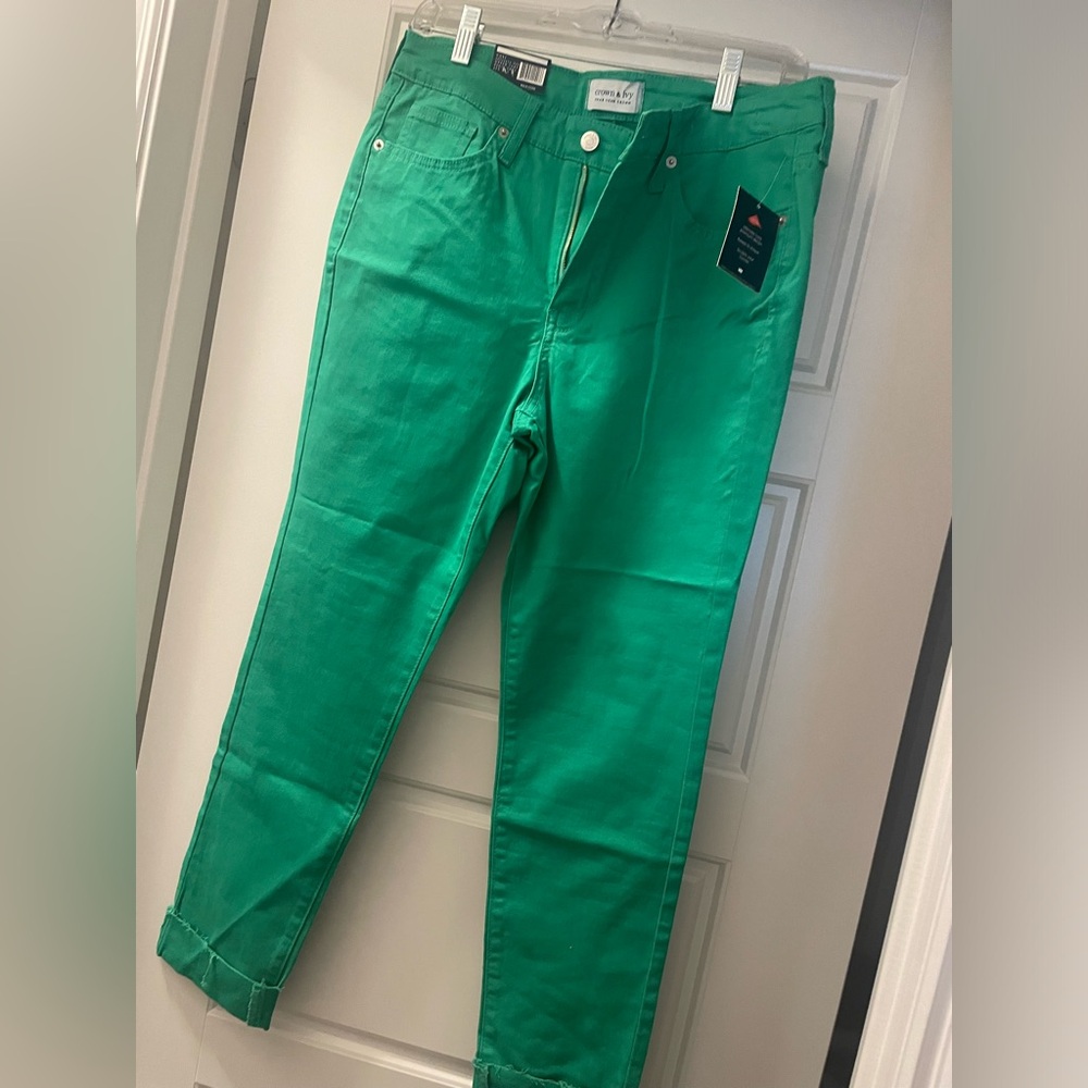 New w tags: Green Crown & Ivy Women’s Jeans. Size 6